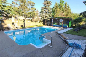 Cozy 3BR Family Getaway - Niagara Pool Oasis
